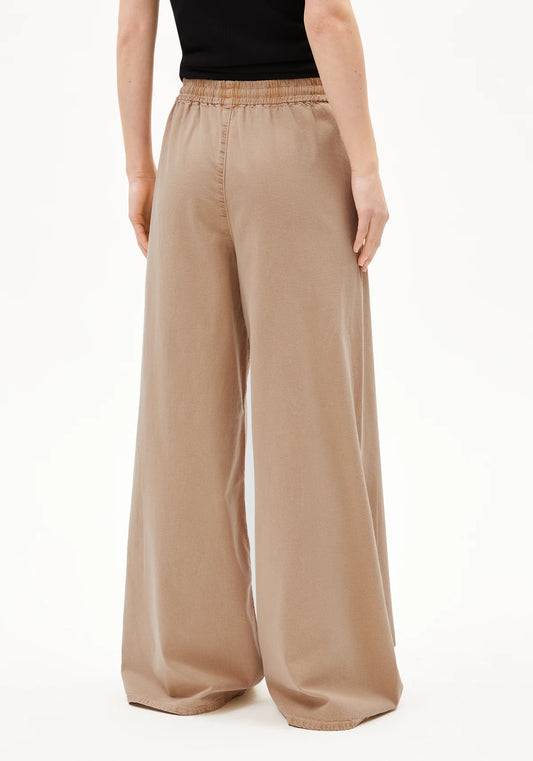 Kelaani Pants in True Camel