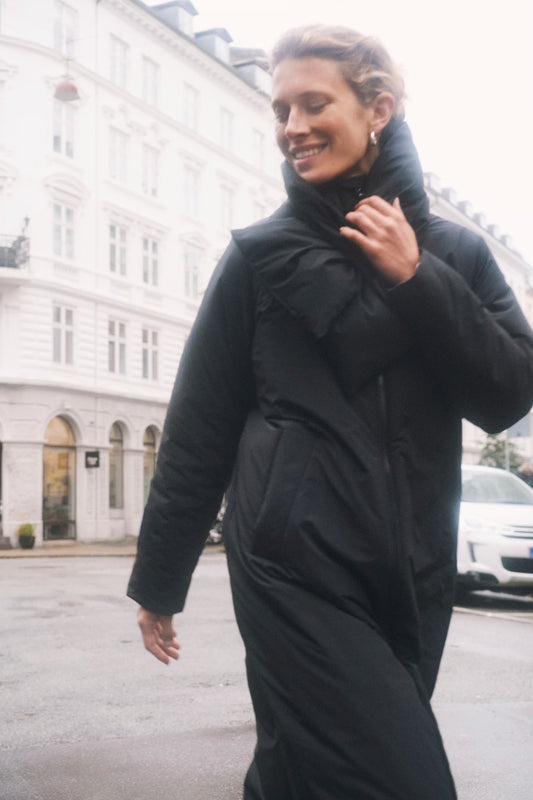 SunitaPW Scarf in Black