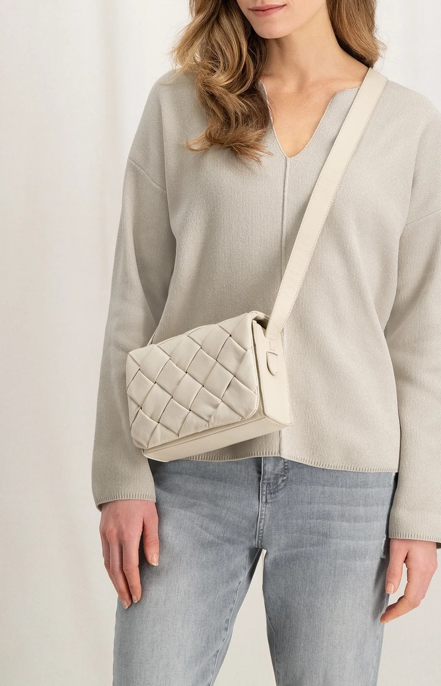 Leather braided crossbody bag with adjustable strap