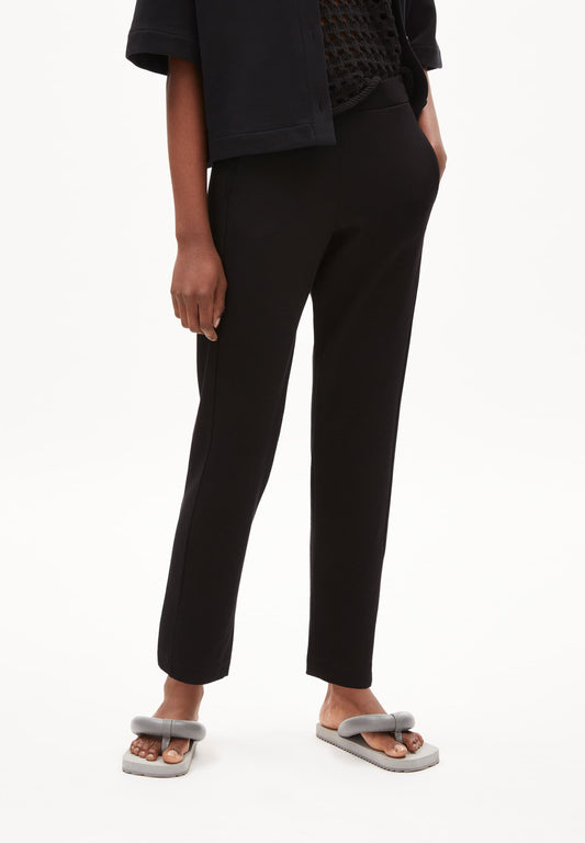 MAGDAALENA Pants in Black