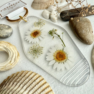 Ashbury Pressed Flowers Keychain in White