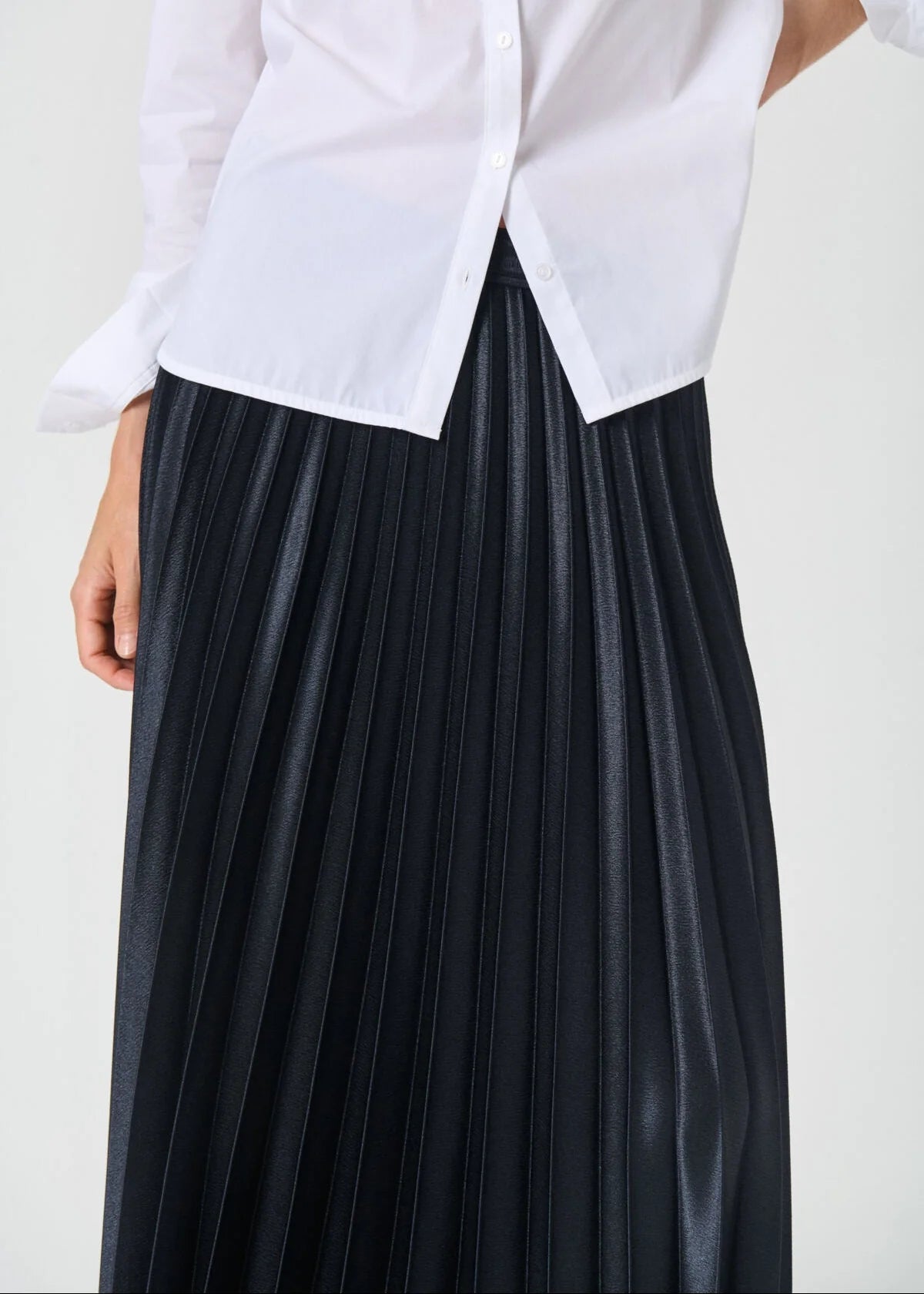 ViolettaPW Skirt in Dark Navy