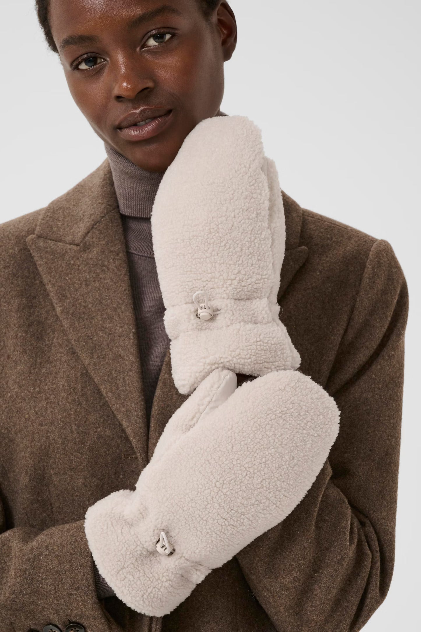 SaisaPW Mittens in Moonbeam