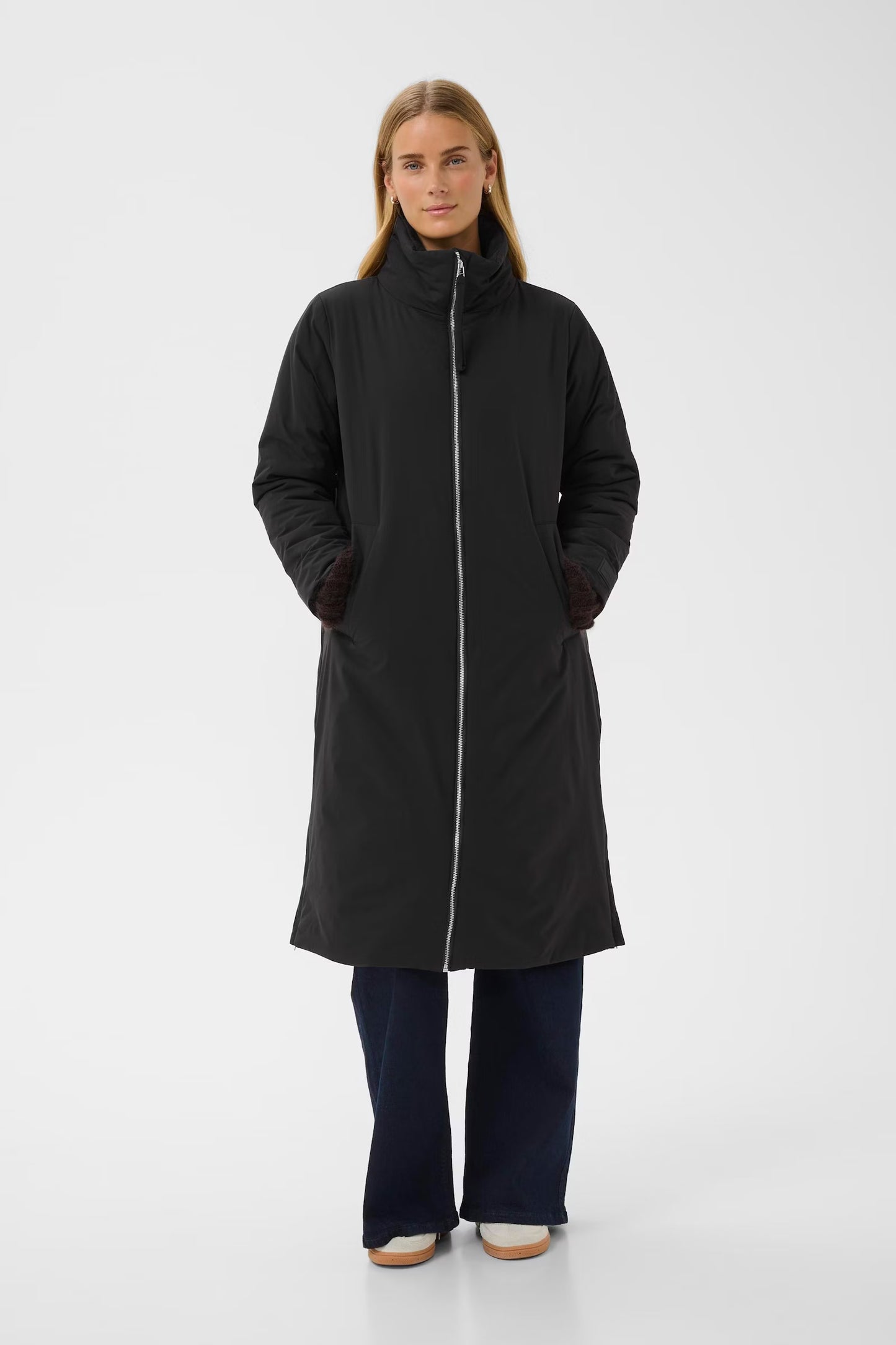SaryaPW coat in Black