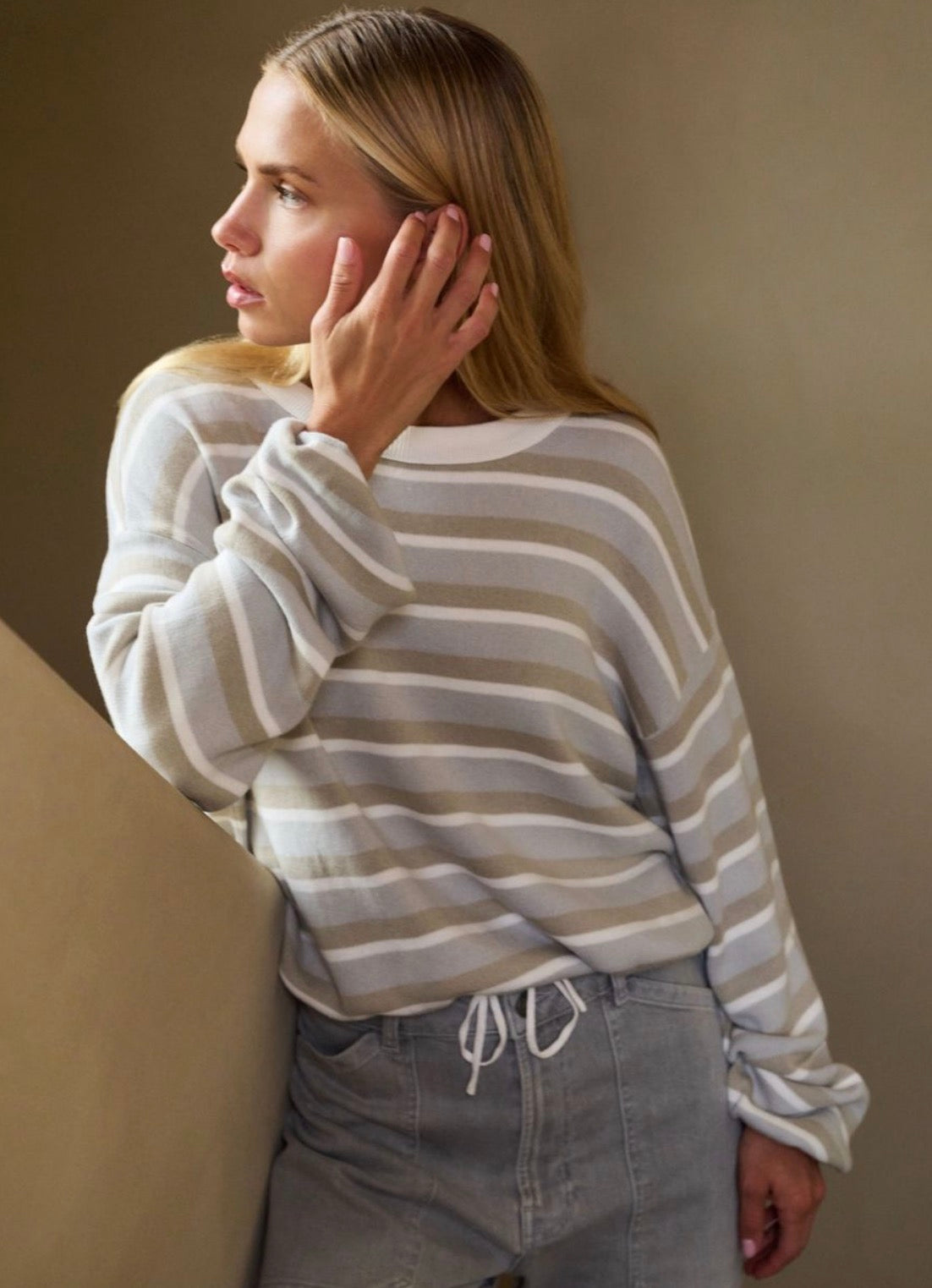 Striped sweater with cord at b