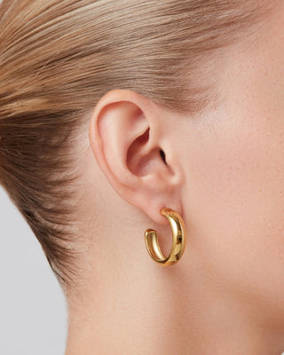 Staple Hoop Earrings - Medium gold