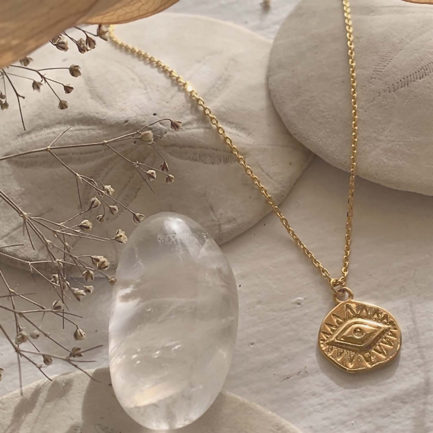 Sheik Evil Eye Pendant Necklace in Gold