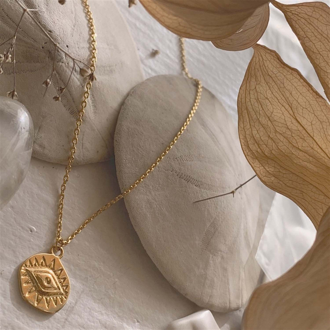 Sheik Evil Eye Pendant Necklace in Gold