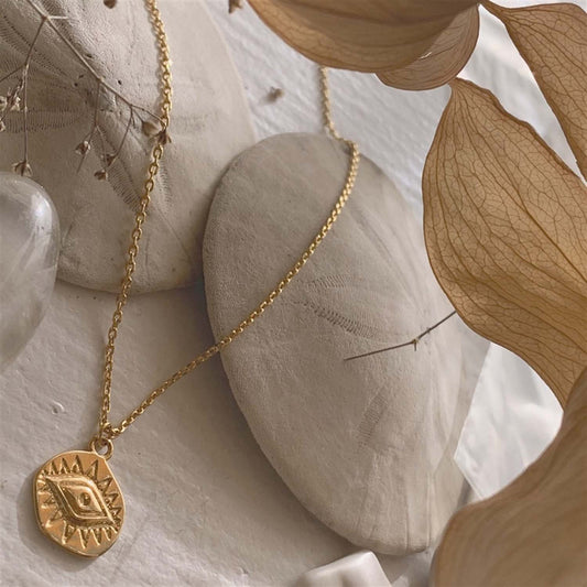 Sheik Evil Eye Pendant Necklace in Gold
