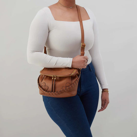 Fernwell Medium Crossbody in Pebbled Leather - Warm Honey