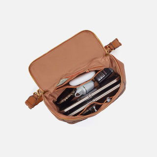Fernwell Medium Crossbody in Pebbled Leather - Warm Honey