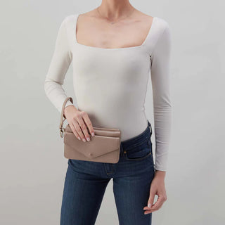 Goldie Wristlet in Pebbled Lether - Warm Adobe