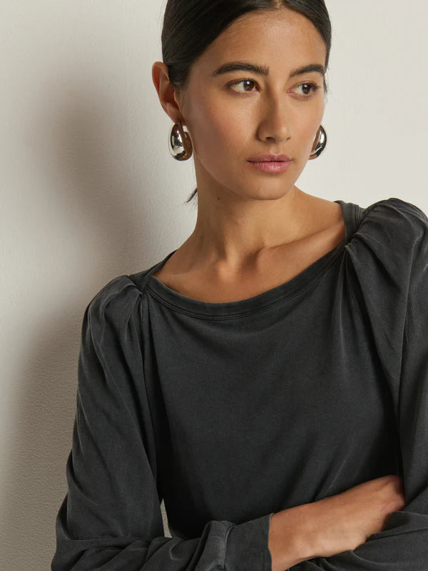 Sammy Envelope Neck Tee in Vintage Black