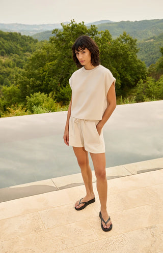 Sleeveless Boxy Sweatshirt in Creme