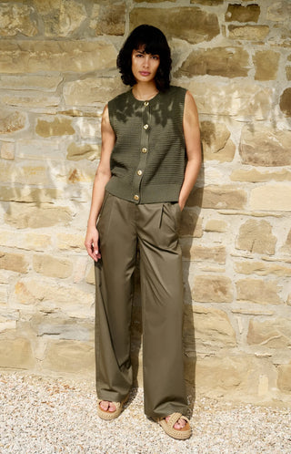 Sleeveless woven jacket with balloon-shaped hem