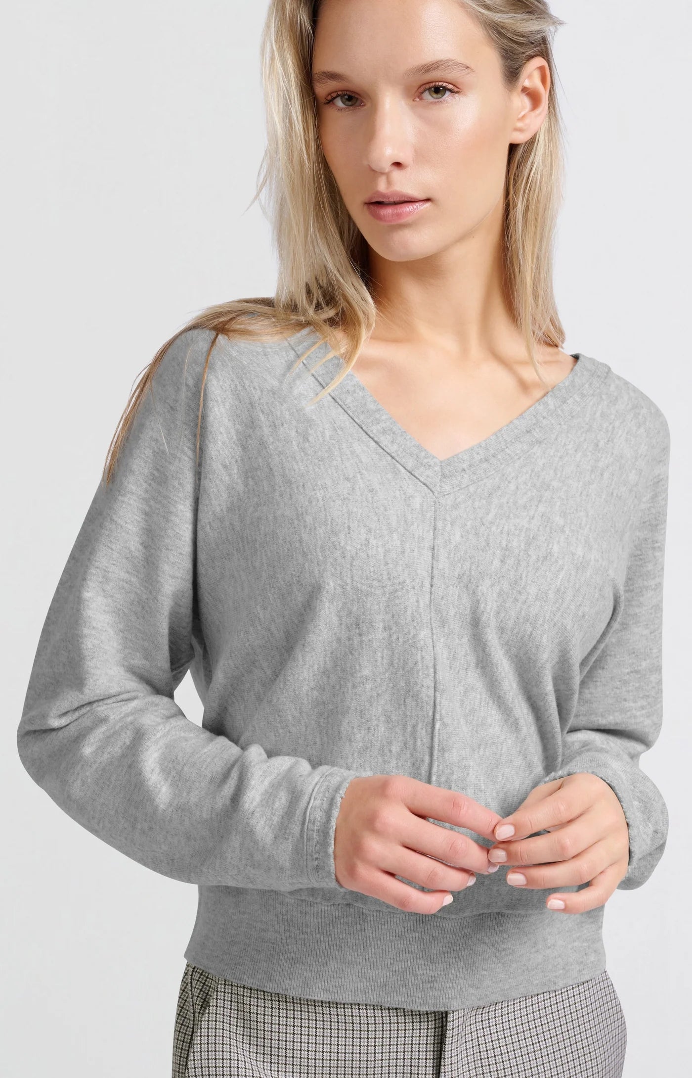 Soft sweater with V-neck and batwing sleeves