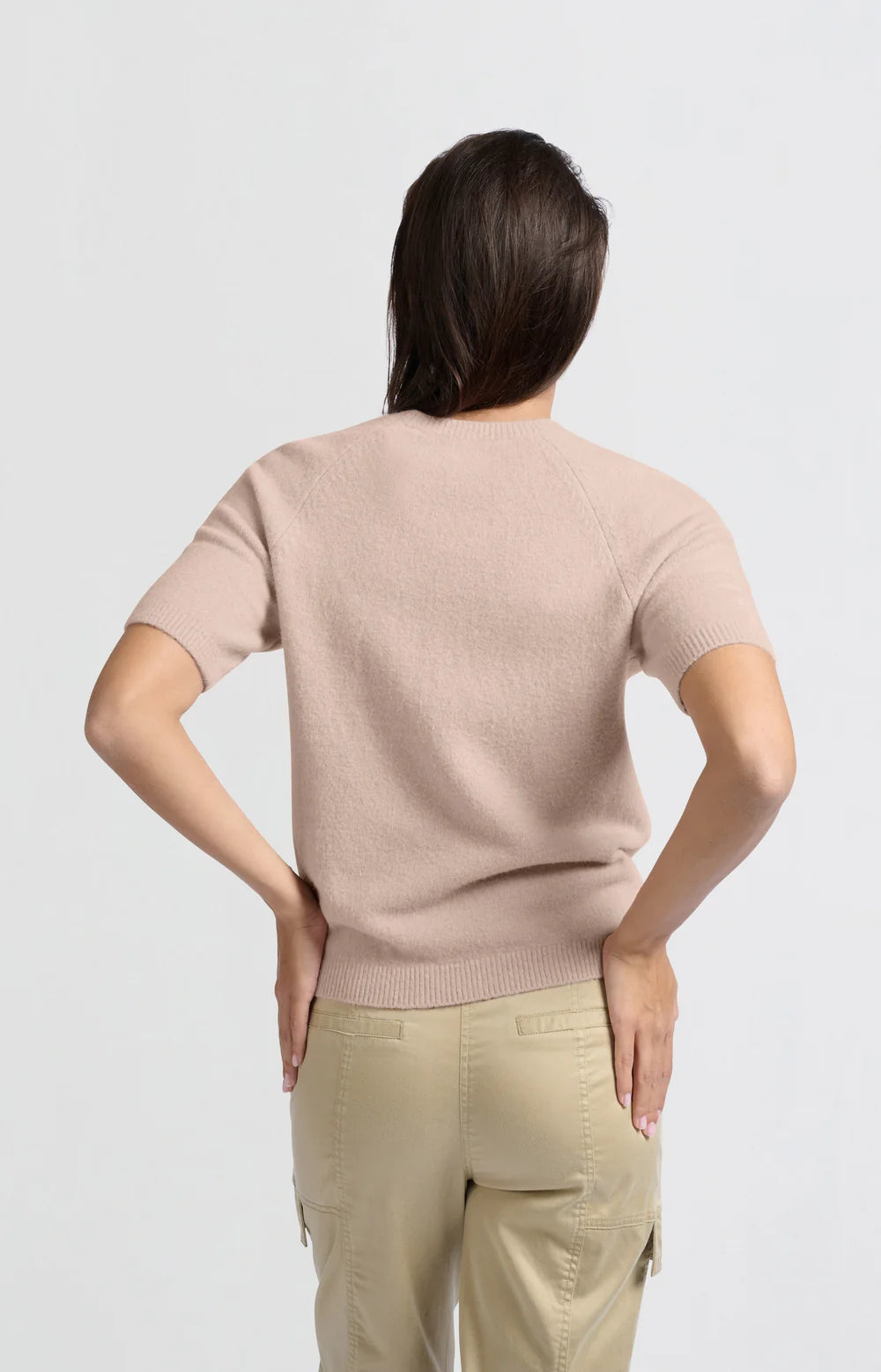 Sweater with short raglan sleeves and round neckline