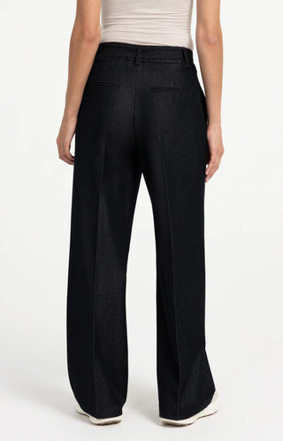 Woven trousers with belt and subtle sheen
