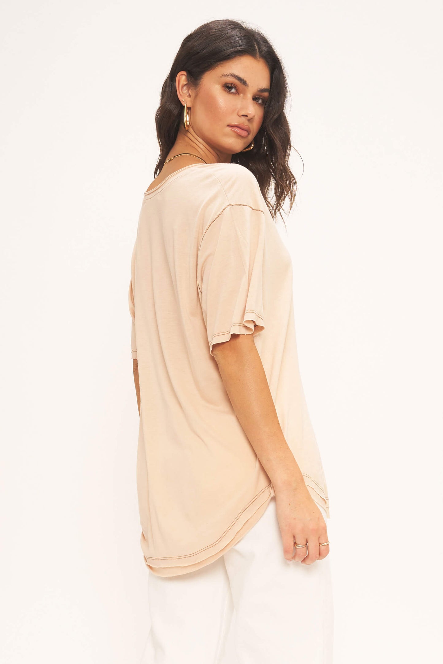 OZZIE VINTAGE WASH V NECK RELAXED TEE - VW WARM SAND